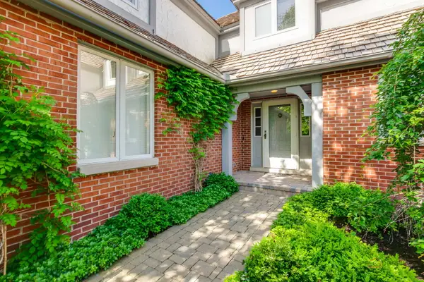 1066 Franz Drive, Lake Forest, IL 60045