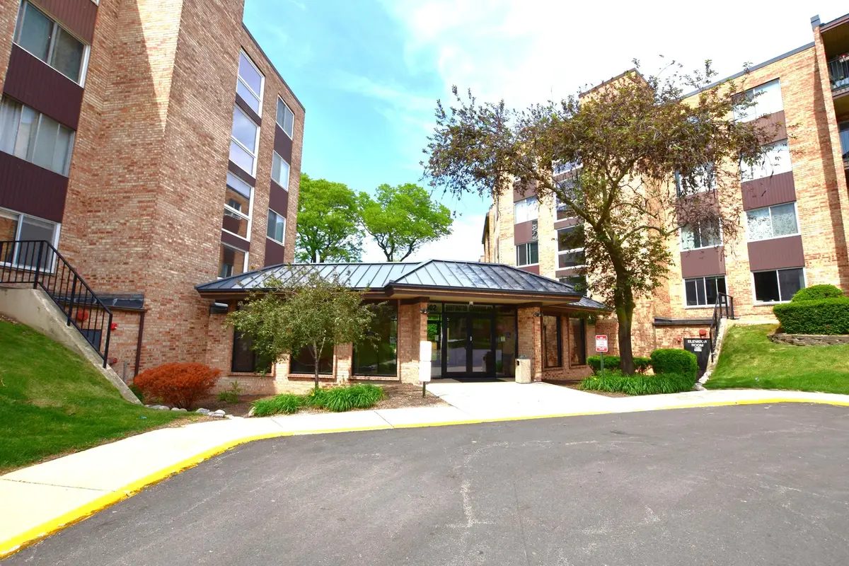 500 W Huntington Commons Road #157, Mount Prospect, IL 60056 - #1