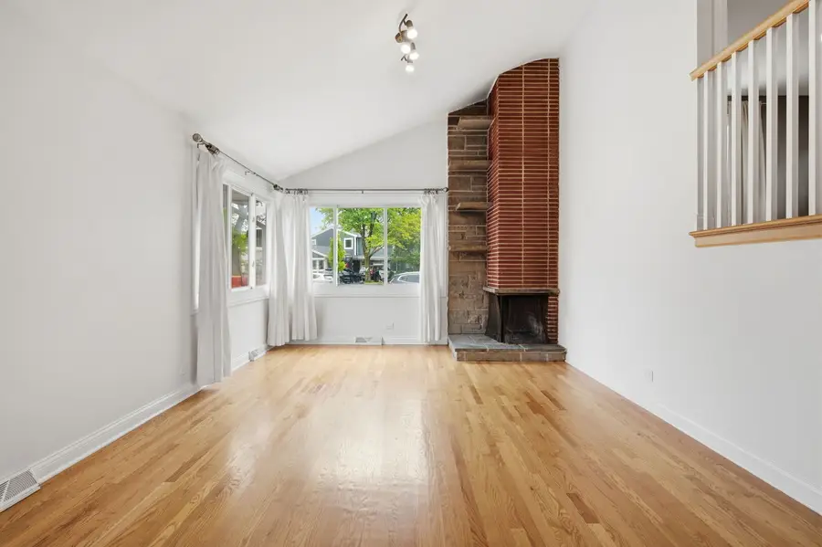331 E Huntington Avenue, Elmhurst, IL 60126 - #3