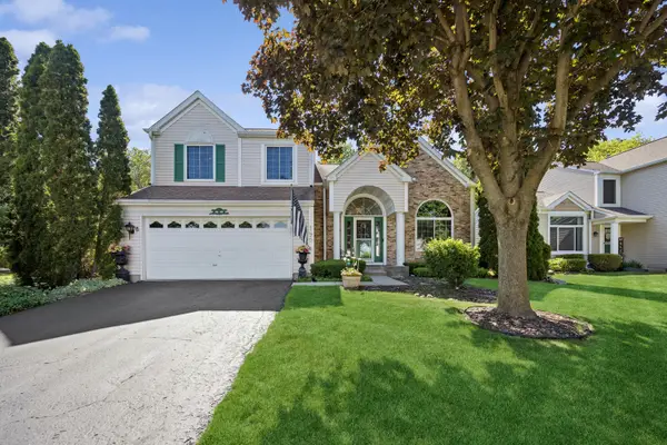 190 Lake Drive S, Algonquin, IL 60102