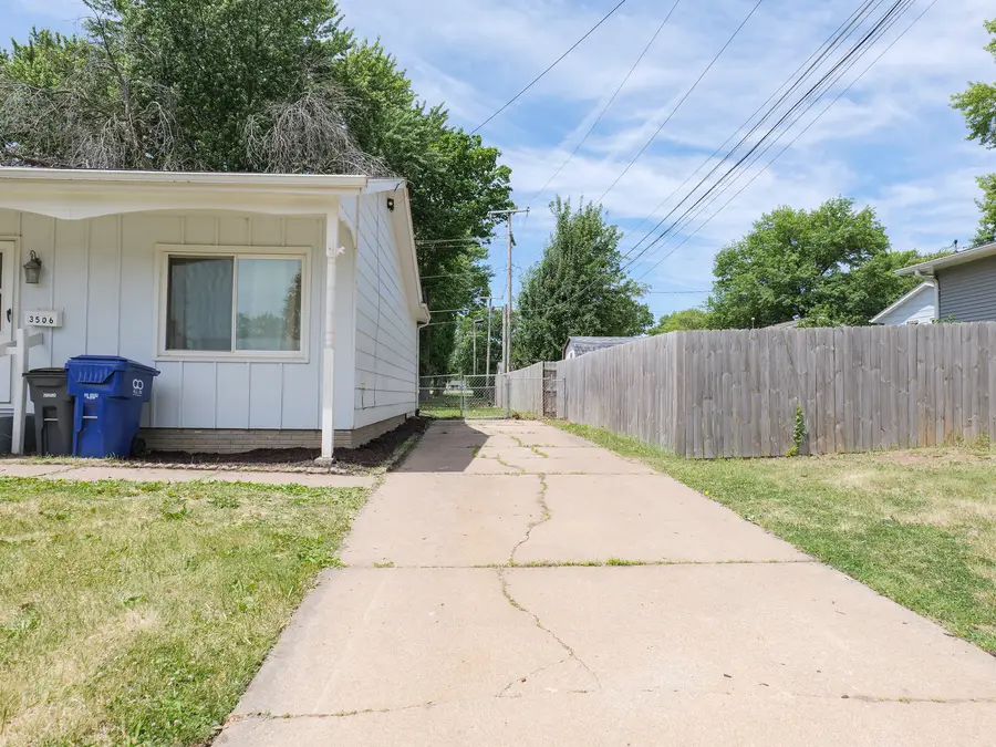 3506 Somerset Drive, Bettendorf, IA 52722 - #2