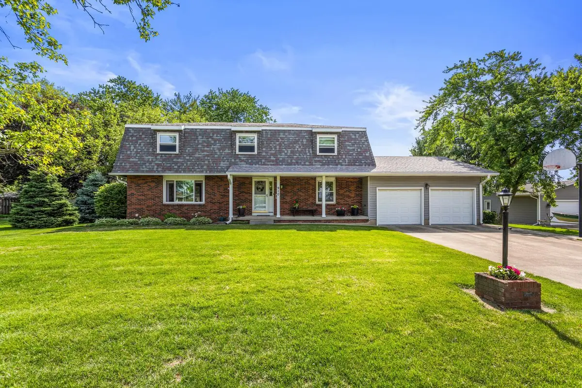 910 N Bell Street, Gibson City, IL 60936 - #1