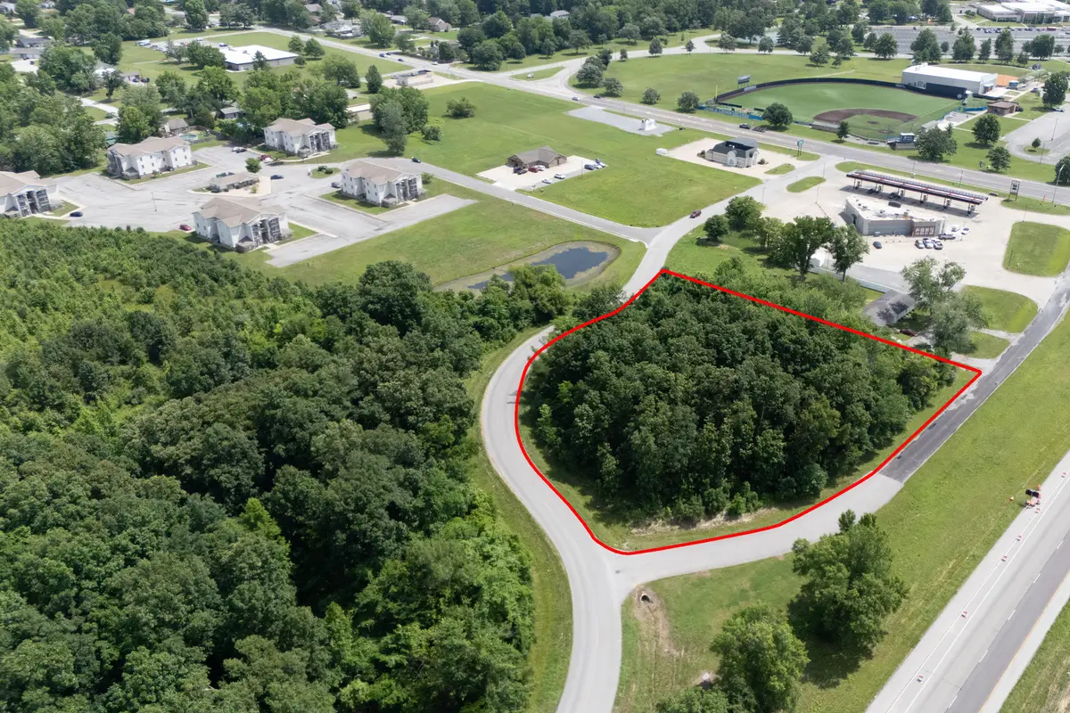 1100 Pin Oak Drive, Carterville, IL 62918 - #1