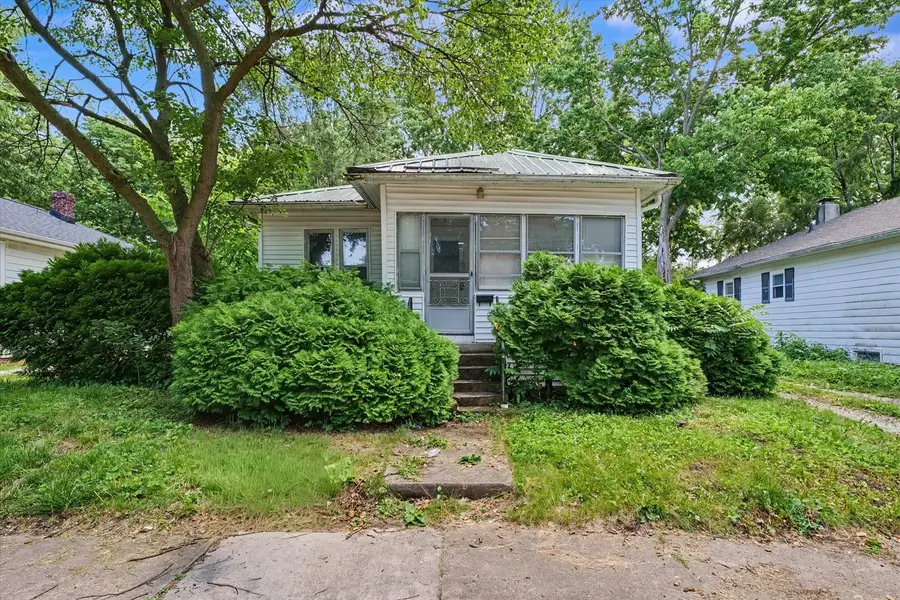 402 S Johnson Avenue, Urbana, IL 61801 - #3