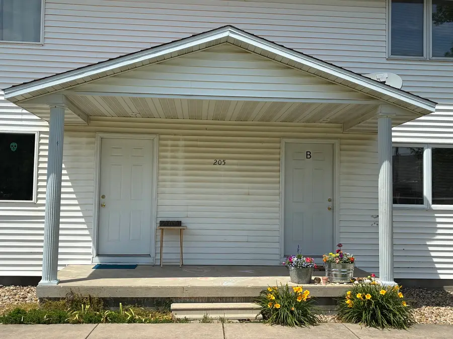 205 E Logan Street, Atlanta, IL 61723 - #3
