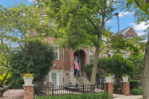 928 Shandrew Drive #928, Naperville, IL 60540