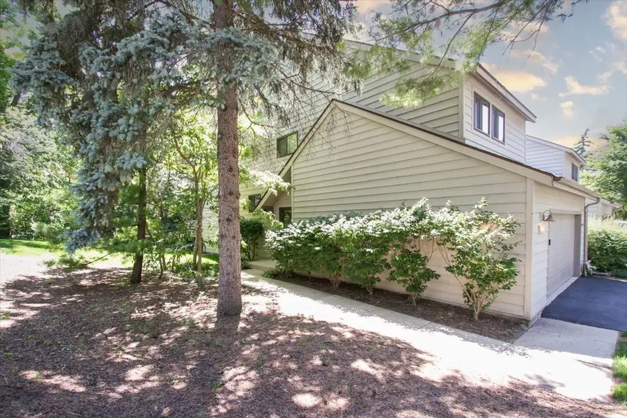 1512 Kirkwood Drive, Geneva, IL 60134 - #2