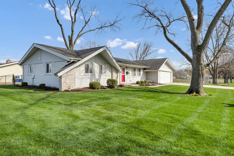 319 S Braintree Drive, Schaumburg, IL 60193 - #2