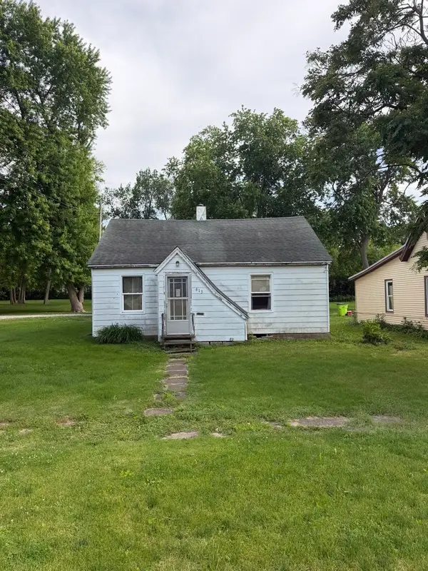 613 E Locust Street, Fairbury, IL 61739