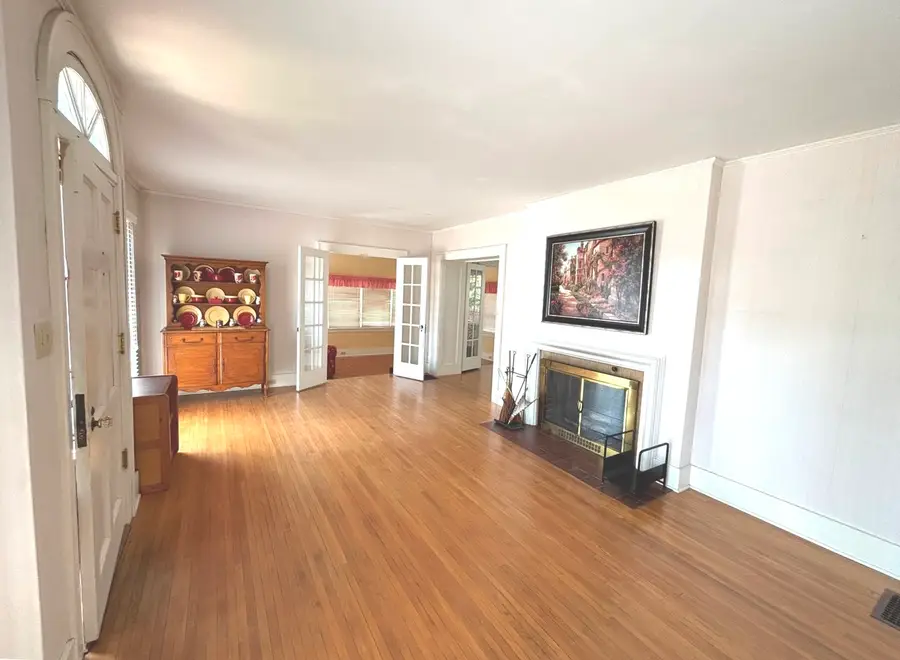 915 N Broadway Avenue, Salem, IL 62881 - #2