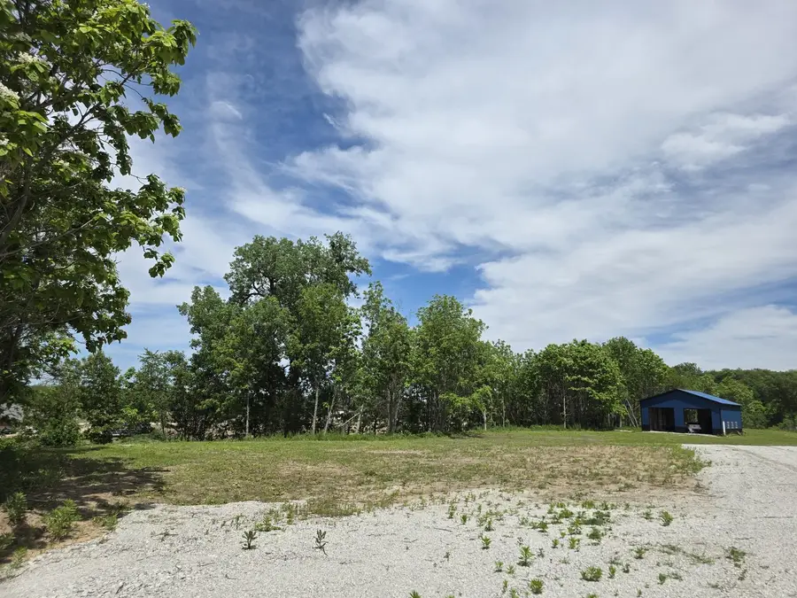 801 8th Street E, Andalusia, IL 61232 - #3