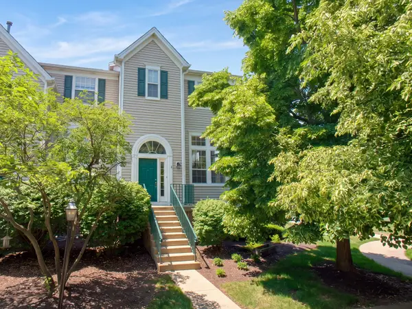 2443 Courtyard Circle #1, Aurora, IL 60506