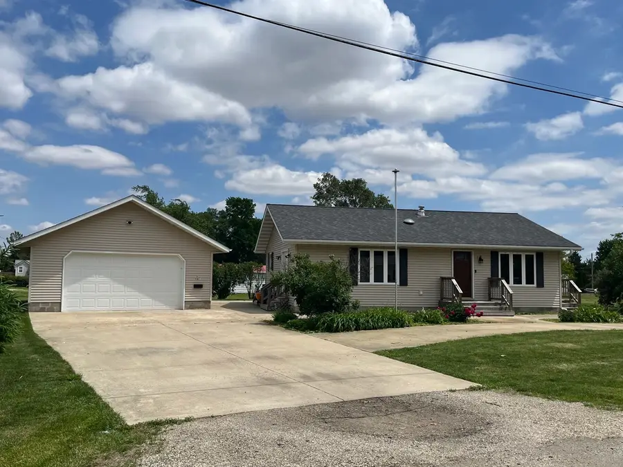1043 W Mill Street, Kewanee, IL 61443 - #2