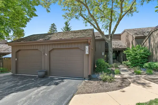 256 Thornhill Lane #C, Lake Barrington, IL 60010