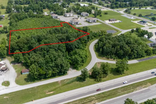 1120 Pin Oak Drive, Carterville, IL 62918