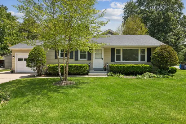 11 Logan Avenue, Geneva, IL 60134