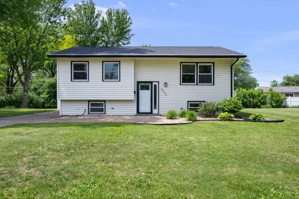 2602 Greenway Drive, Bettendorf, IA 52722