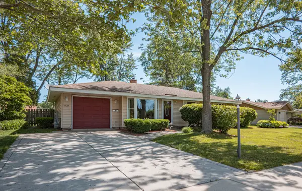 1624 W Weathersfield Way, Schaumburg, IL 60193
