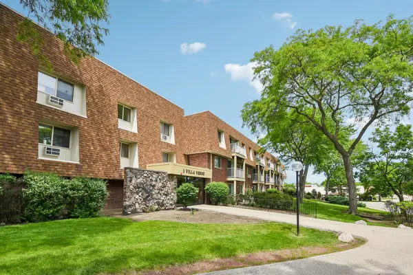 1 Villa Verde Drive #211, Buffalo Grove, IL 60089