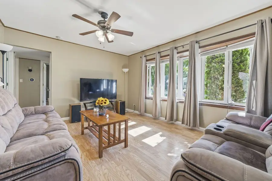121 S Archer Road, Mundelein, IL 60060 - #3