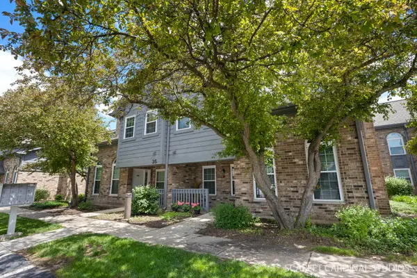 35 Foxcroft Road #123, Naperville, IL 60565