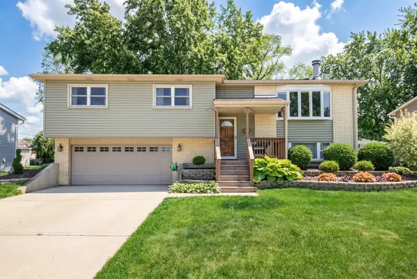2413 Sioux Avenue, Woodridge, IL 60517