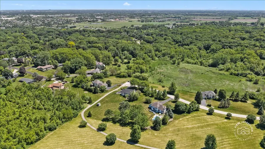 39W016 W Hilltop Drive, Saint Charles, IL 60175 - #2
