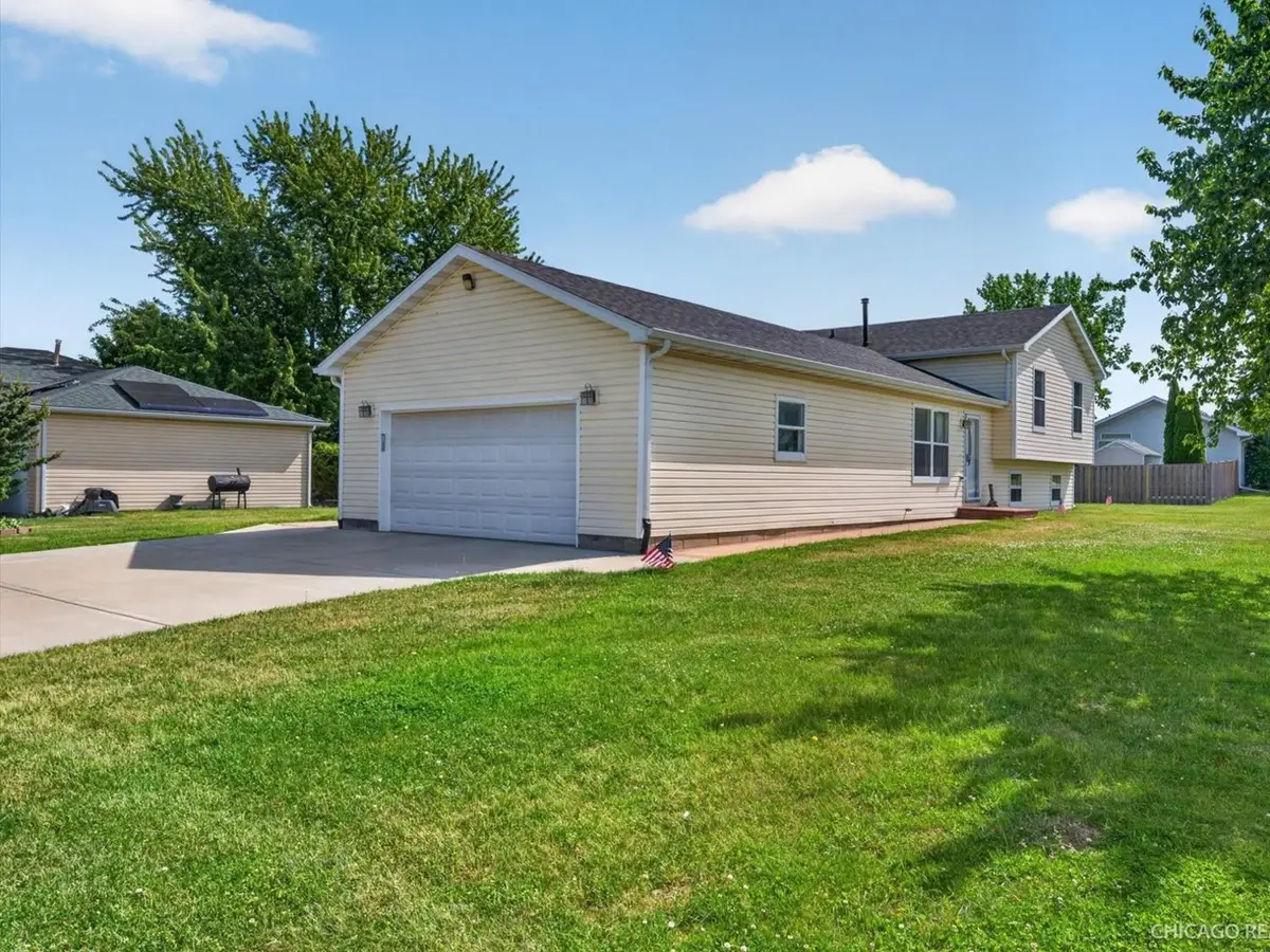 909 Northfield Avenue, Harvard, IL 60033 - #1