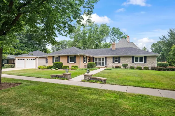 518 S See Gwun Avenue, Mount Prospect, IL 60056