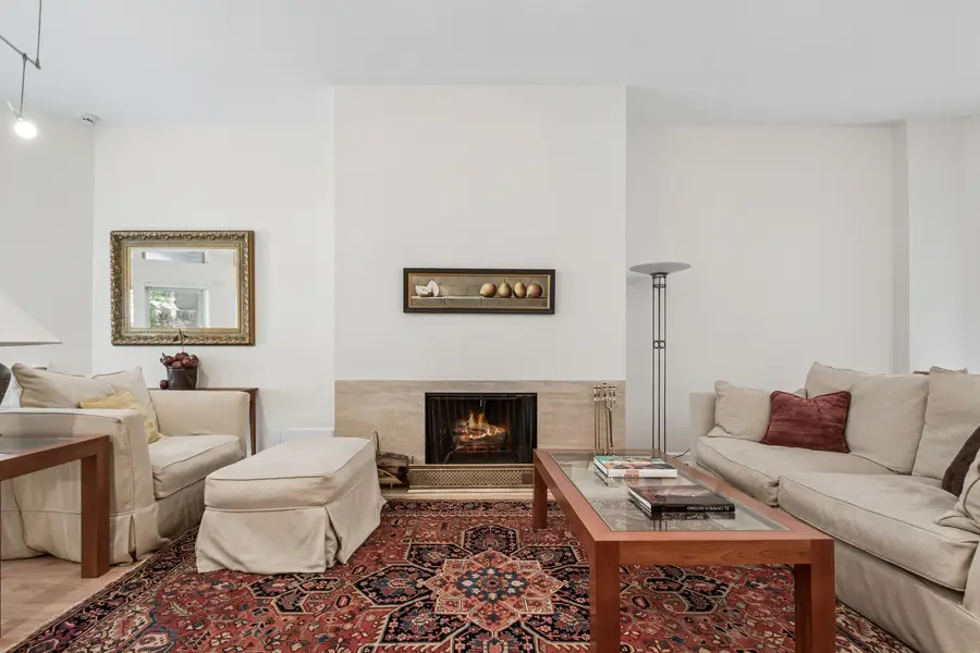 23 E Goethe Street #B, Chicago, IL 60610 - #2