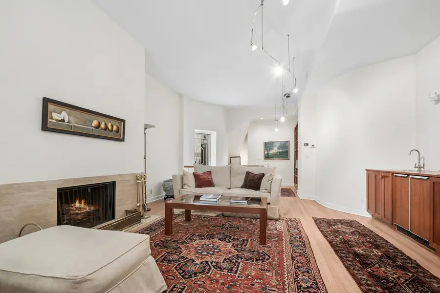 23 E Goethe Street #B, Chicago, IL 60610 - #3