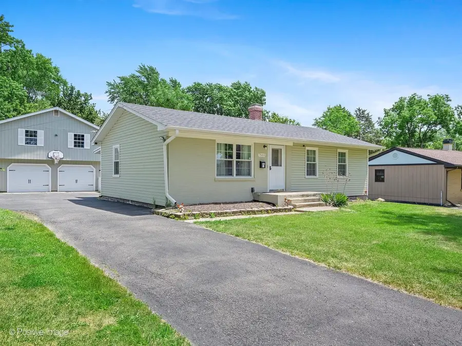 7665 Sprucewood Avenue, Woodridge, IL 60517 - #2