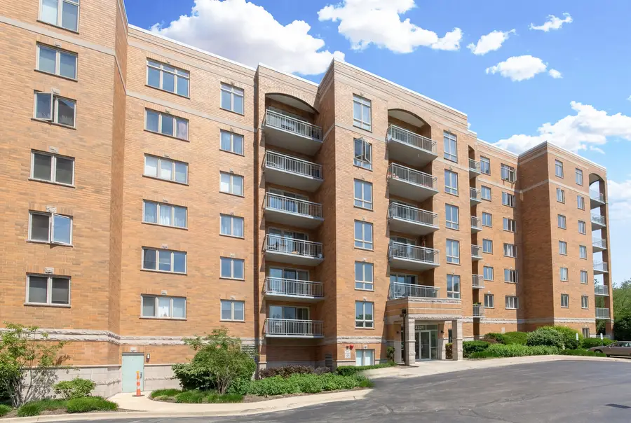 6815 N Milwaukee Avenue #605, Niles, IL 60714 - #2