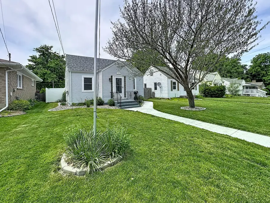 1841 32nd Street, Moline, IL 61265 - #2