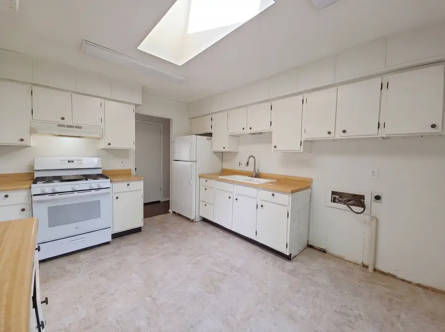 400 Phyllis Avenue, Rochelle, IL 61068 - #2