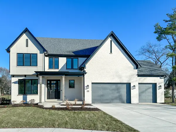 1009 S 9th Avenue, St. Charles, IL 60174