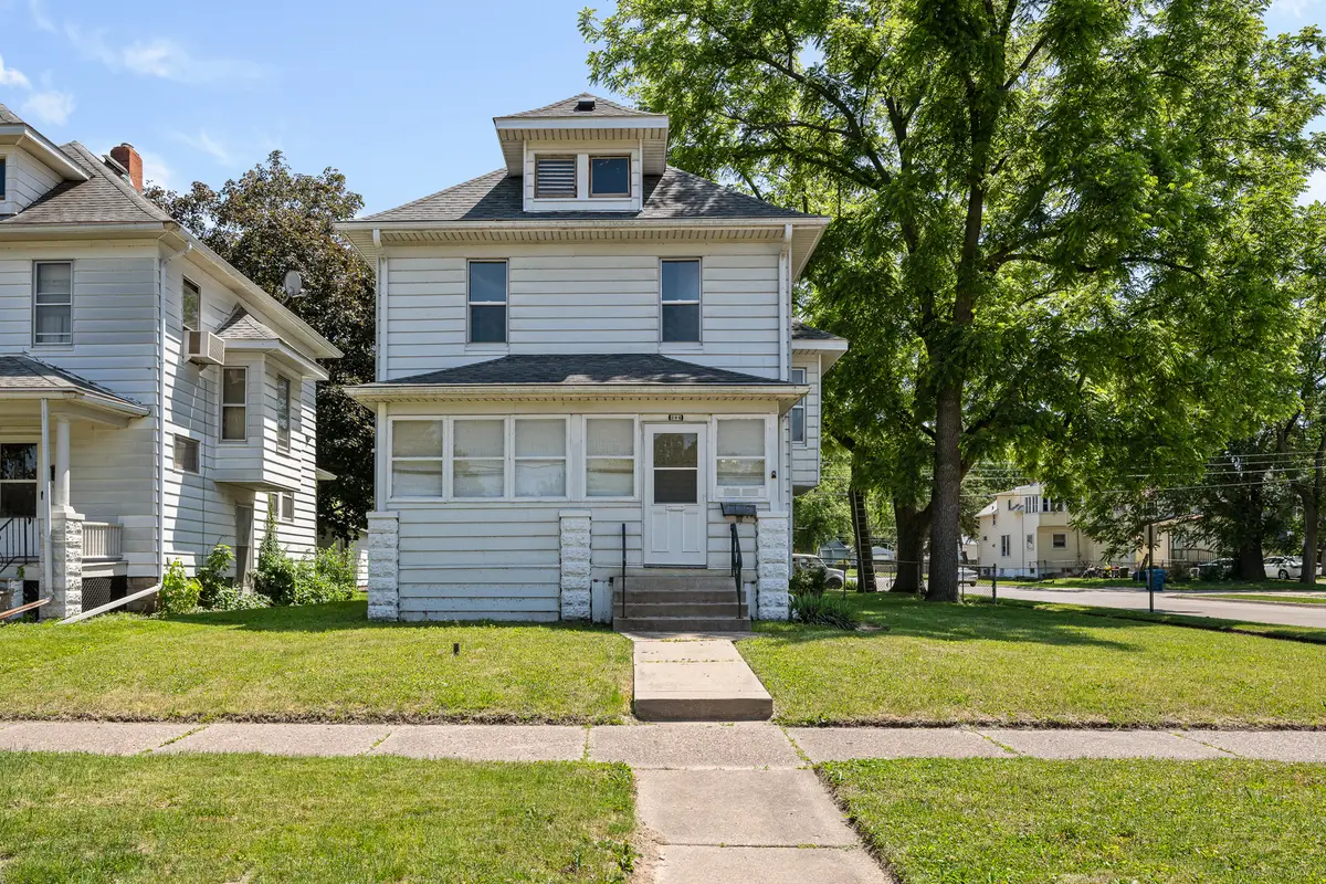 204 15th Avenue, East Moline, IL 61244 - #1