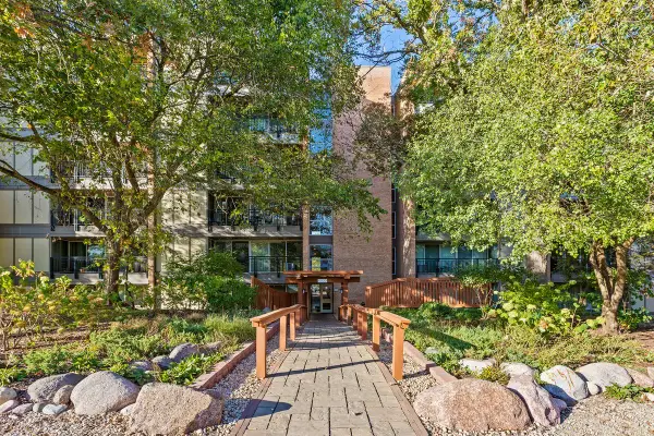 6000 Oakwood Drive #4H, Lisle, IL 60532