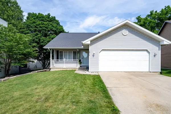 2014 Woodhavens Drive, Bloomington, IL 61701