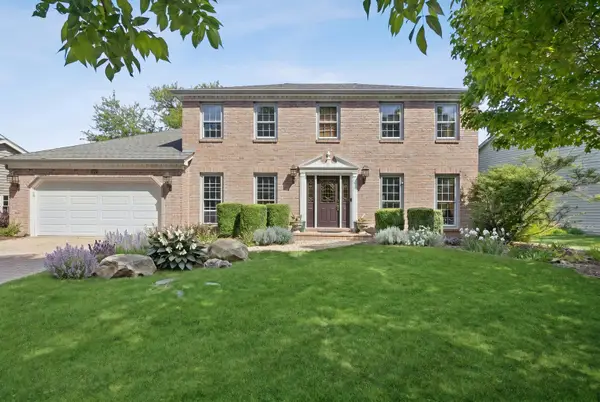 381 Prairie Knoll Drive, Naperville, IL 60565