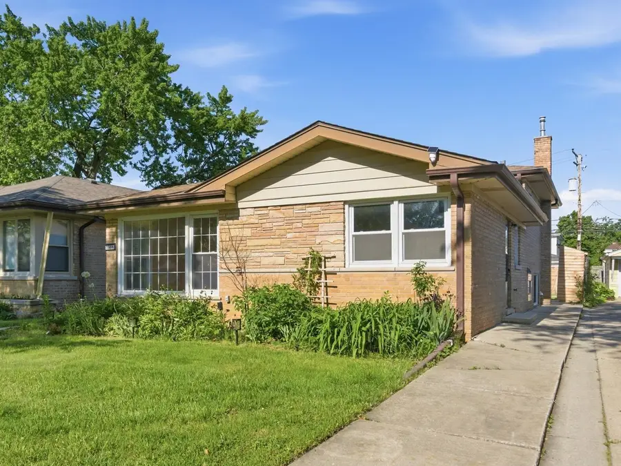 7506 Kilbourn Avenue, Skokie, IL 60076 - #2