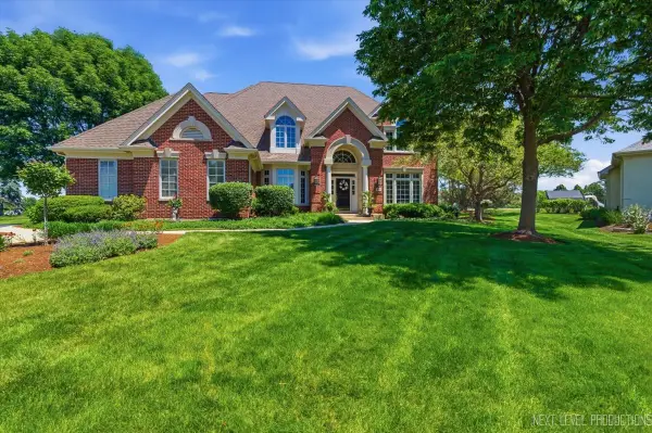 955 Harbor Town Court, Geneva, IL 60134