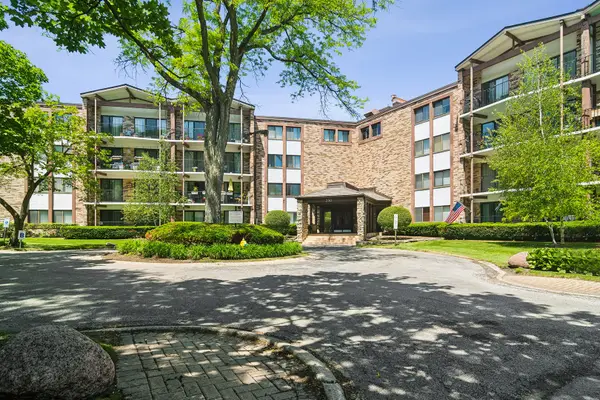 250 W Parliament Place #216, Mount Prospect, IL 60056