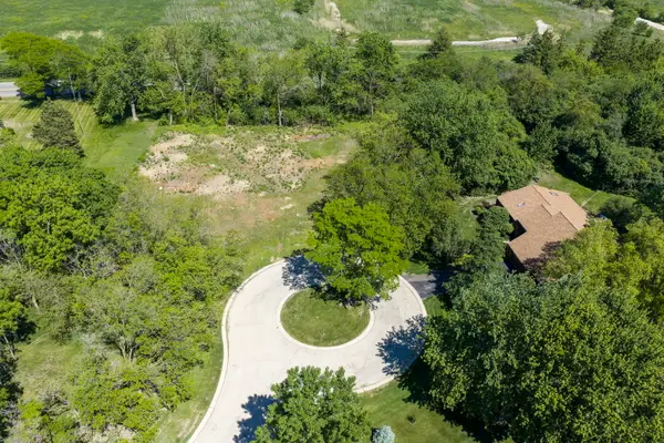 1 High Point Circle, Hawthorn Woods, IL 60047
