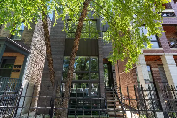 1131 W Addison Street #2, Chicago, IL 60613