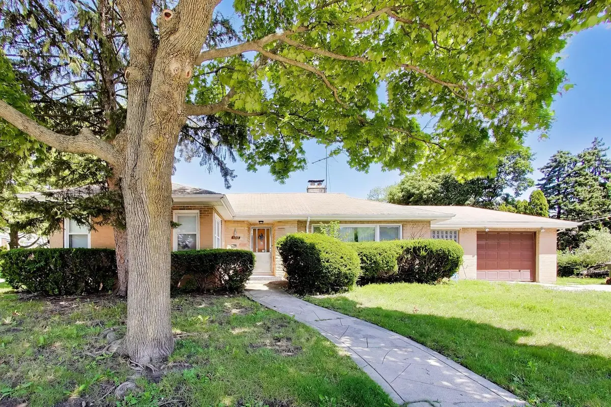 3360 W Arthur Avenue, Lincolnwood, IL 60712 - #1