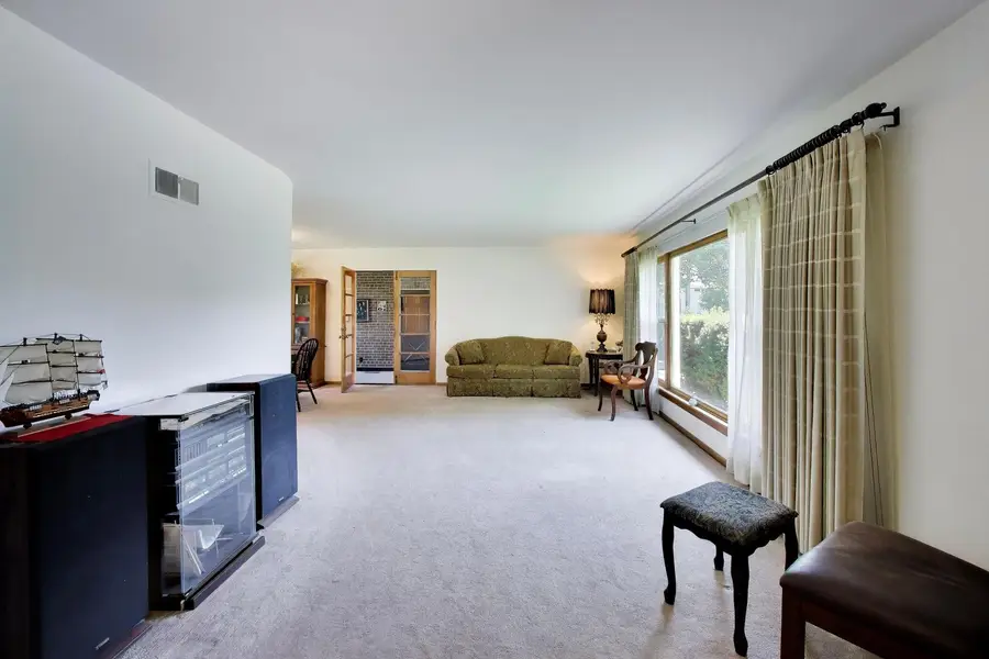 3360 W Arthur Avenue, Lincolnwood, IL 60712 - #2