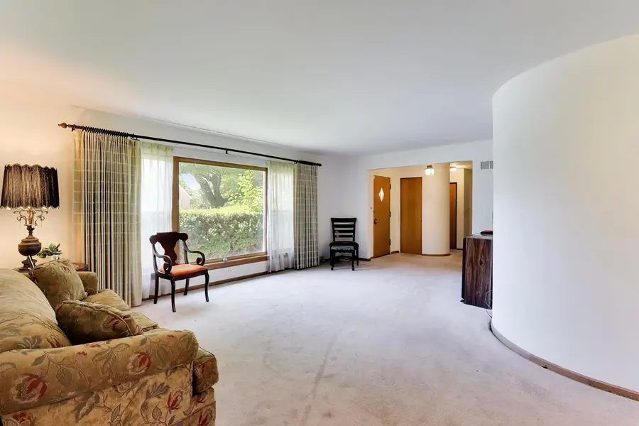 3360 W Arthur Avenue, Lincolnwood, IL 60712 - #3
