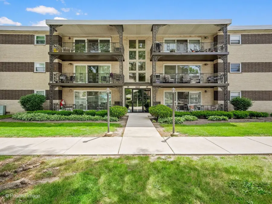 925 8th Avenue #4, La Grange, IL 60525 - #2