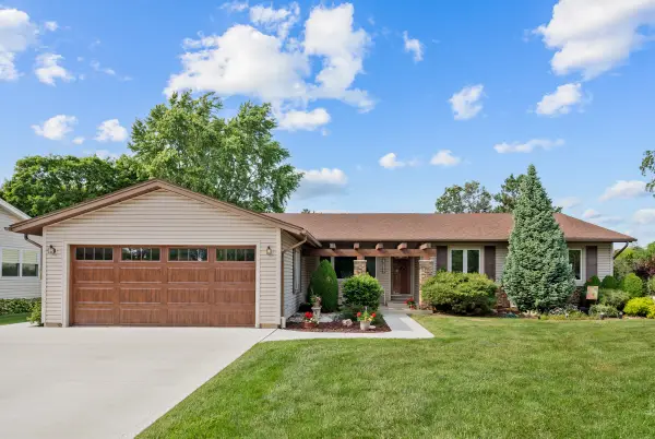 230 Yarmouth Road, Elk Grove Village, IL 60007